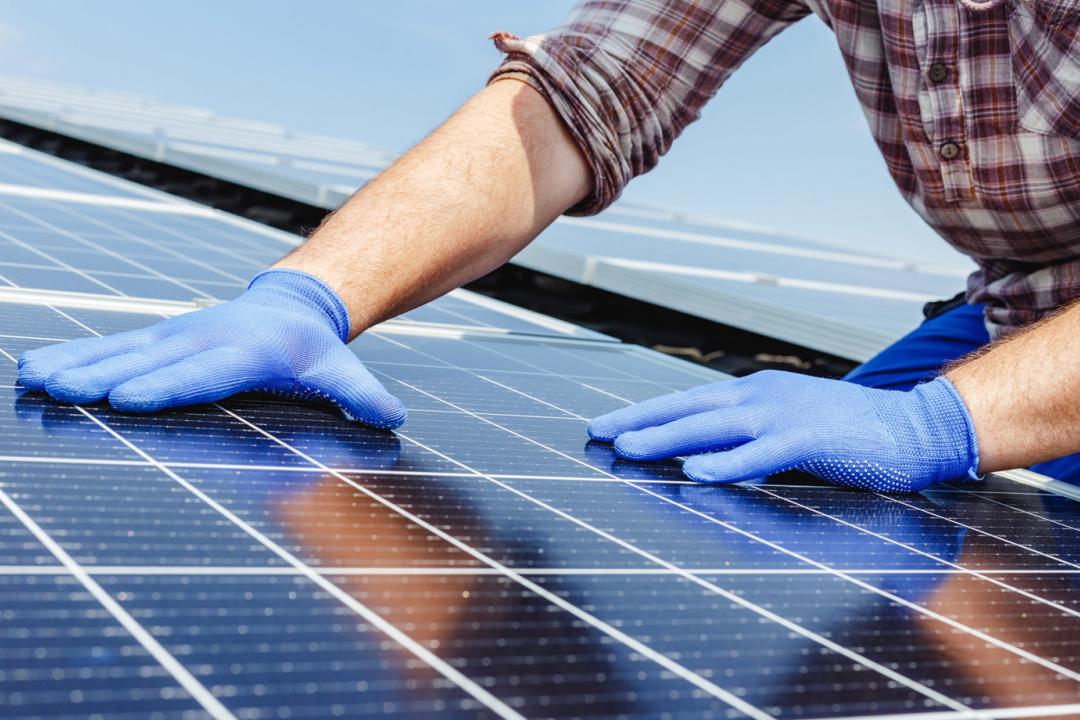 Defekte Solarpanels – was nun? Reparieren, wiederverwenden, recyclen statt entsorgen
