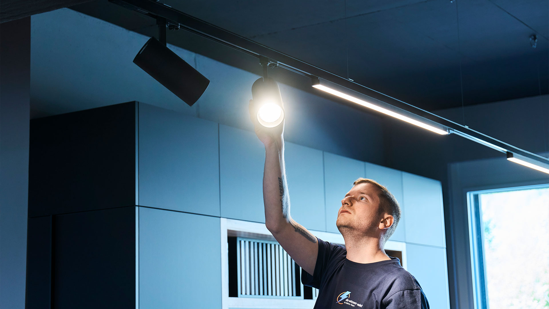 Schalte auf Erfolg – Beginne deine Elektrokarriere bei uns!